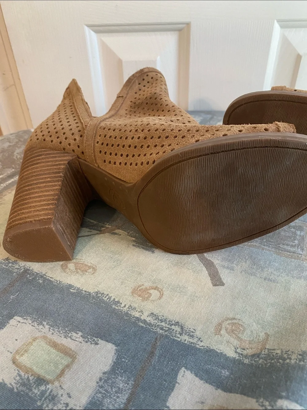 Lucky Brand Tan Perforated Leather Open-Toe Block Heel Booties Size 9.5 Heels 4”